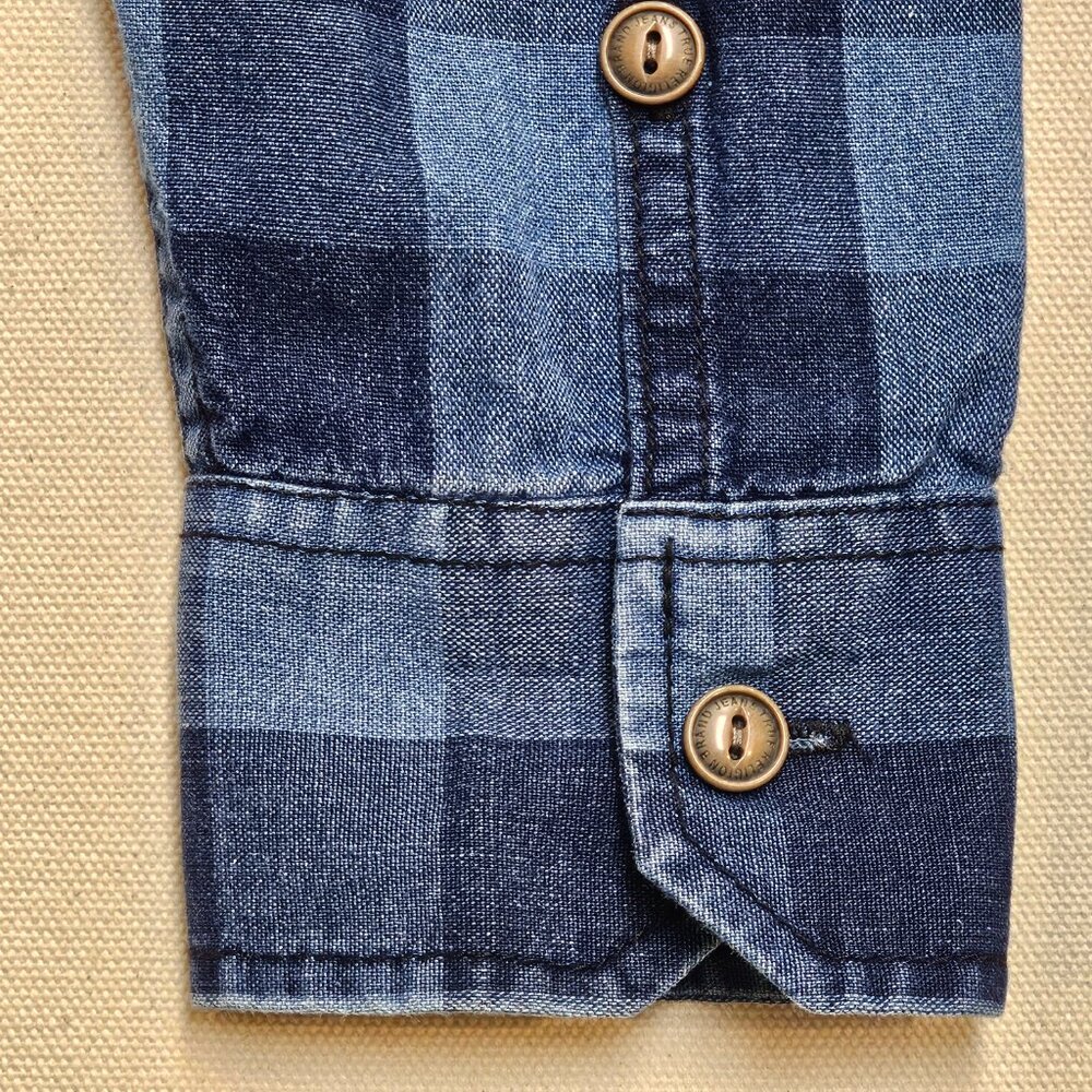 True Religion Button Down S - Picture 6 of 7